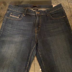 Gently loved Levi Mid Rise Skinny Jeans size 12.